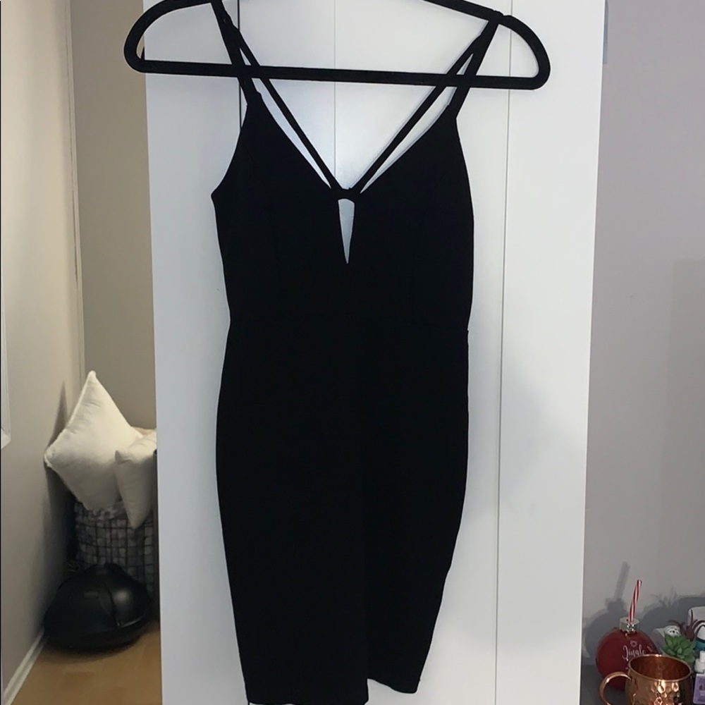 Mini fitted black dress with deep V-cuts